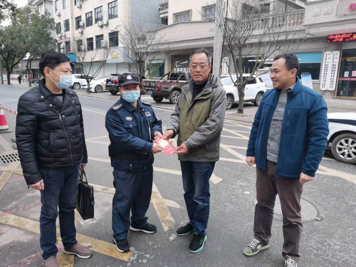 金華市保安協(xié)會(huì)一行到金東安保慰問困難職工